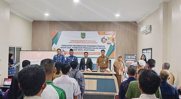 Pembukaan kegiatan sosialisasi registrasi pangan segar asal tumbuhan produksi dalam negeri usaha kecil (PSAT-PDUK), di aula Kantor Dinas Ketahanan Pangan dan Pertanian