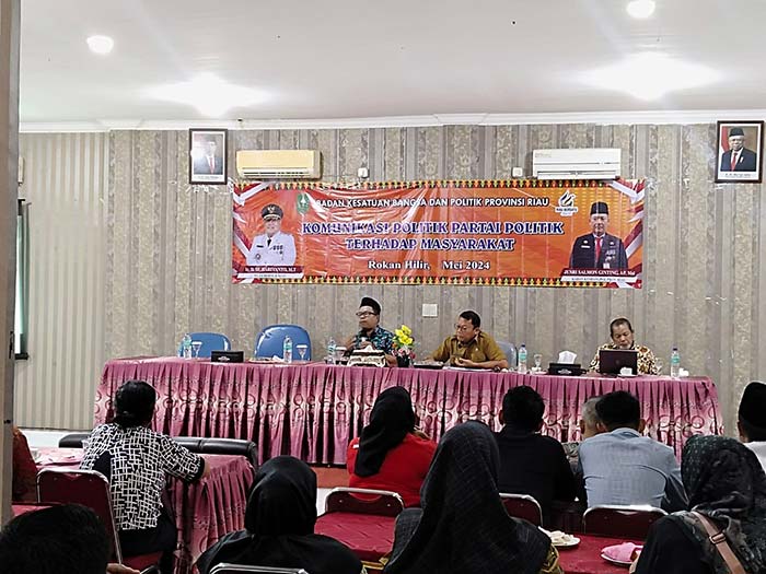 Badan Kesatuan Bangsa dan Politik (Kesbangpol) Riau menggelar kegiatan komunikasi politik parpol terhadap masyarakat di Bagansiapiapi yang menghadirkan narasumber Ketua Bawaslu Riau