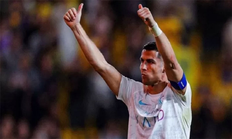 Gol Cristiano Ronaldo pada menit ke-85 dianulir karena offside.