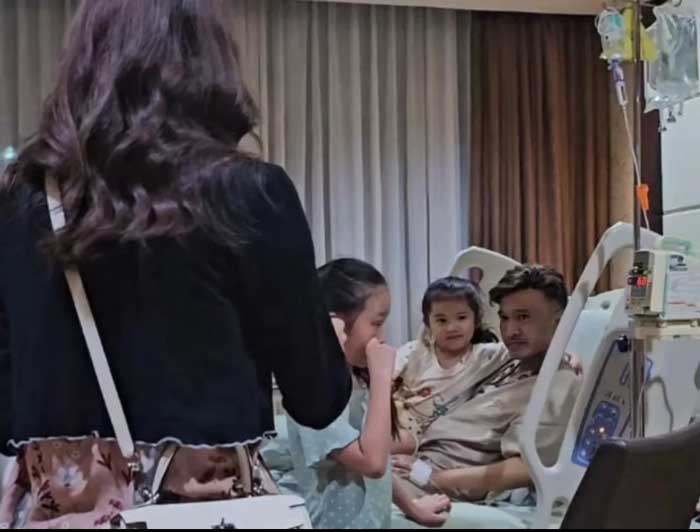 Momen Sarwendah dan Anak-anaknya menjenguk Ruben Onsu di RS Bunda Jakarta (