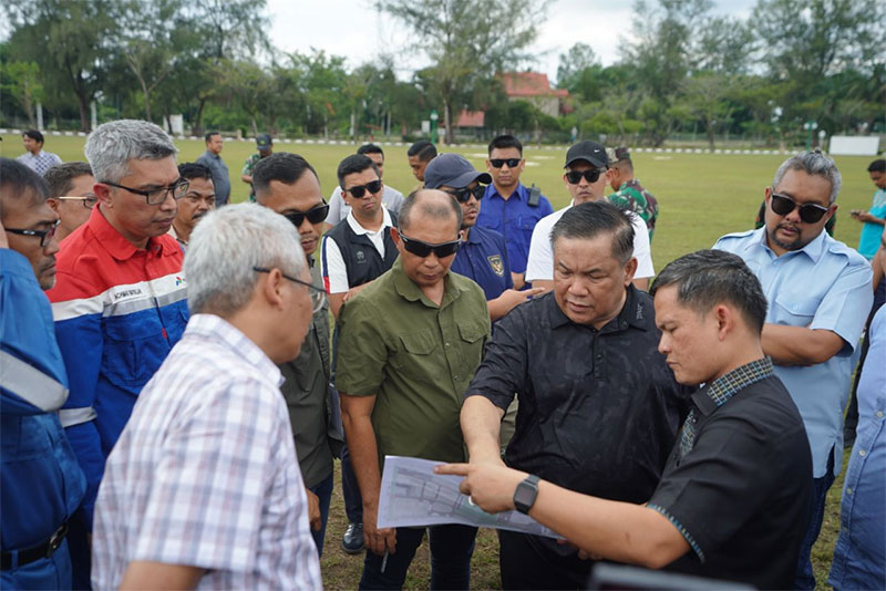 Pj Gubri SF Hariyanto meninjau lokasi upacara harlah Pancasila di Dumai, Sabtu (25/5/2024).