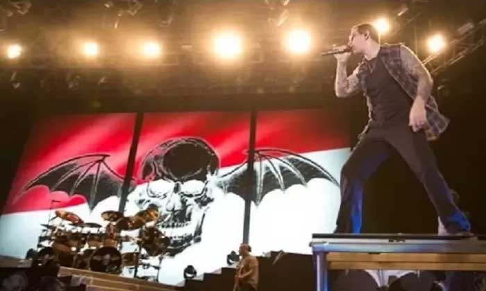 Konser Avenged Sevenfold di Jakarta merupakan bagian dari tur untuk memperkenalkan album baru mereka, Life Is But A Dream.