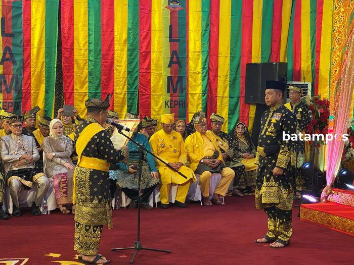 Panglima TNI Jenderal Agus Subyanto dianugerahi gelar adat Dato