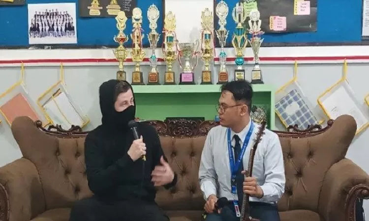 Alan Walker Kunjungi Sekolah Al Azhar Medan.