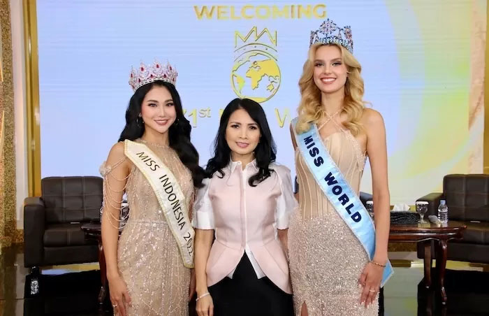 Miss World 2023 Krystyna Pyszkova sudah tiba di Indonesia sejak Senin (27/5) dalam rangka menghadiri malam puncak kontes kecantikan Miss Indonesia 2024 yang akan berlangsung Rabu (29/5/204).