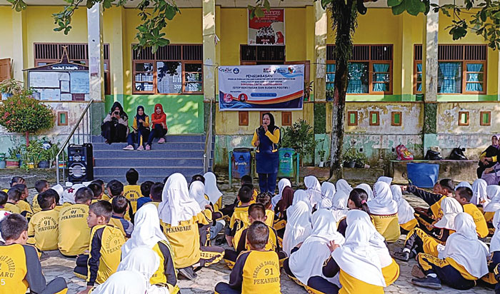 Murid, pendidik dan tenaga kependidikan SDN 91 Pekanbaru menerima materi anti bullying dan perundungan dari TPPK beberapa waktu lalu.