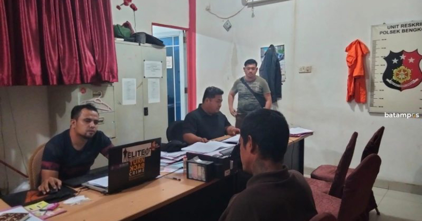 Pelaku pencurian motor menjalani pemeriksaan penyidik di Polsek Bengkong, Kamis (30/5).