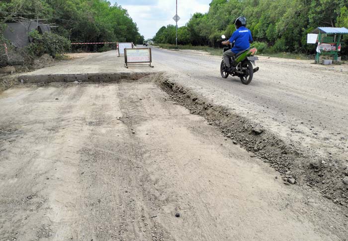 Pengerjaan jalan menuju Bandar Bakau Dumai terus dikebut, Senin (3/6/2024).