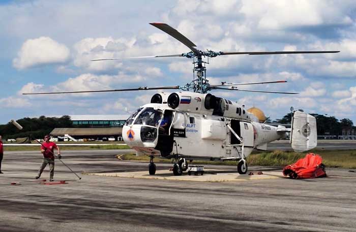 Helikopter water bombing bantuan BNPB tiba di bandara SSK II Pekanbaru.