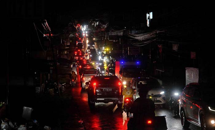 Kondisi listrik padam di kawasan Jalan Lobak, Pekanbaru, Selasa (4/6/2024).