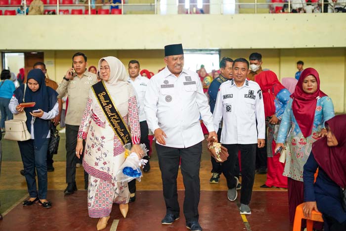 Bupati Siak Alfedri bersama Bunda PAUD Rasidah Alfedri menghadiri Pentas Seni Akbar 2024 di Kecamatan Tualang, Rabu (5/6/2024).