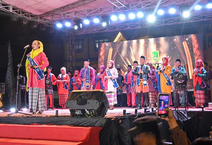 Kegiatan bujang dan dara Rohil 2024 pertama kali digelar di tempat terbuka di Jalan Merdeka, Bagansiapiapi, Kamis (6/6/2024) malam.