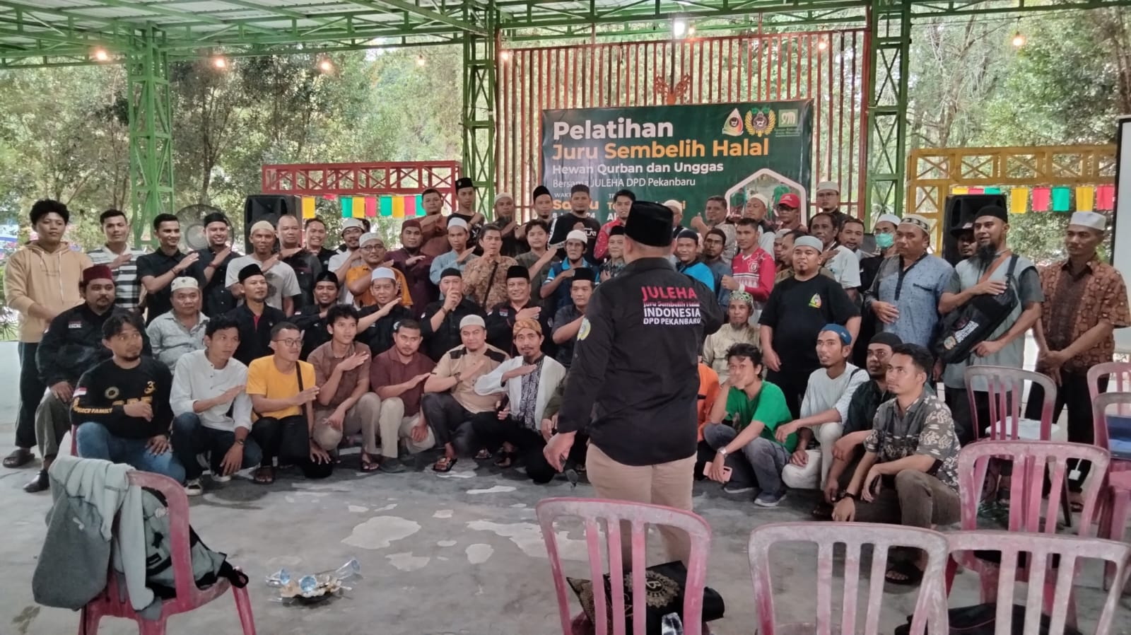 Pelatihan juru sembelih halal hewan kurban dan unggas dilaksanakan Juru Sembelih Halal (Juleha) Pekanbaru diikuti oleh puluhan peserta di Taman Rekreasi Alam Mayang,  Sabtu (8/6/2024).