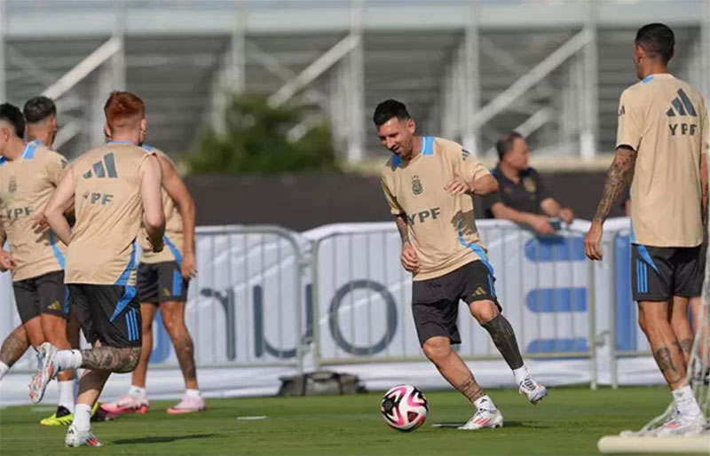 Lionel Messi berlatih bersama Timnas Argentina.