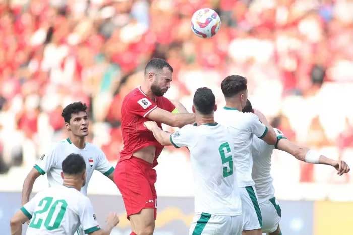 TAK DICORET: Jordi Amat meskipun dapat kartu merah di laga krusial kontra Irak, dia tak dicoret oleh Shin Tae-yong jelang hadapi Filipina.