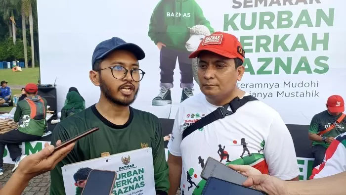 Direktur Pengumpulan Perorangan Baznas Fitriansyah Agus Setiawan (kanan) di Jakarta (9/6). )