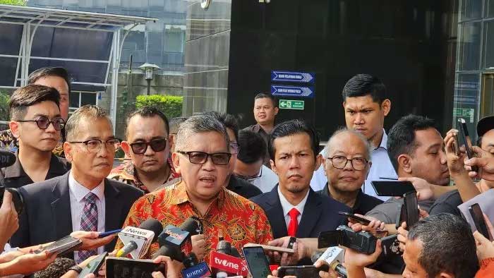 Sekretaris Jenderal (Sekjen) PDI Perjuangan Hasto Kristiyanto usai menjalani pemeriksaan di Gedung Merah Putih KPK, Jakarta, Senin (10/6).