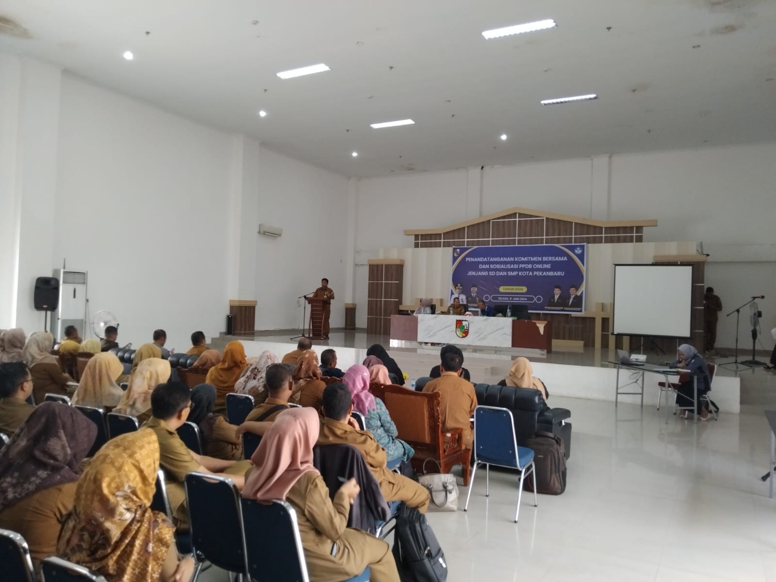 Dinas Pendidikan Kota Pekanbaru melaksanakan sosialisasi PPDB online dan penandatanganan pakta integritas dukungan bersama sukseskan PPDB di Pekanbaru.