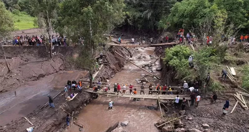 Banjir lahar dingin Gunung Marapi yang terjadi beberapa waktu lalu di Padangpanjang.