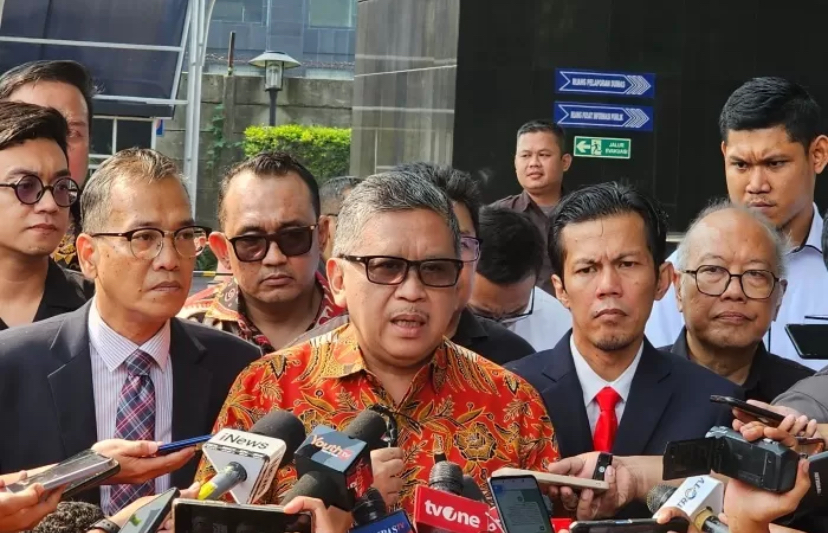 Sekjen PDIP Hasto Kristiyanto saat diwawancarai wartawan usai menjalani pemeriksaan di KPK.