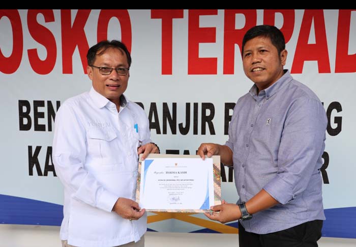 PTPN IV Regional III menyalurkan bantuan berupa 1.000 paket sembako kepada korban terdampak banjir bandang galodo di Kabupaten Tanah Datar, Sumatera Barat, beberapa waktu lalu.
