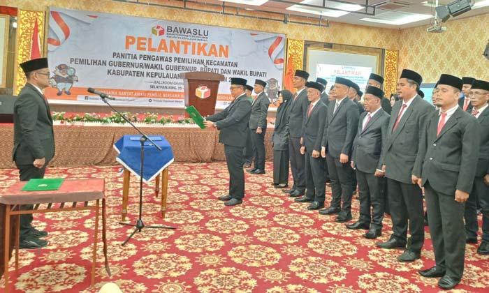 Suasana pelantikan Panitia Pengawas Pemilihan Kecamatan (Panwascam) Pemilihan Gubernur/Wakil Gubernur, Bupati dan Wakil Bupati Kabupaten Kepulauan Meranti, beberapa waktu lalu.