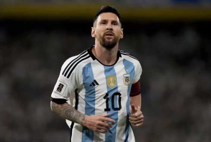 Lionel Messi saat membela Timnas Argentina.