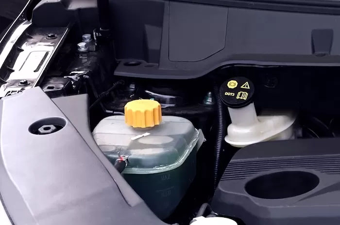 Radiator memiliki peran penting pada pendinginan mobil.