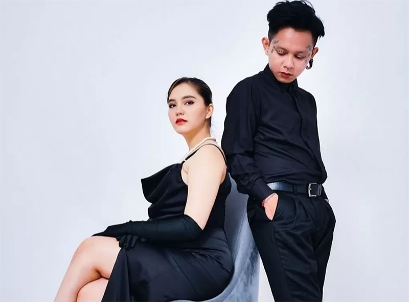 Rapper Sexy Goath (kiri) dan Juliette Angela Ermestine