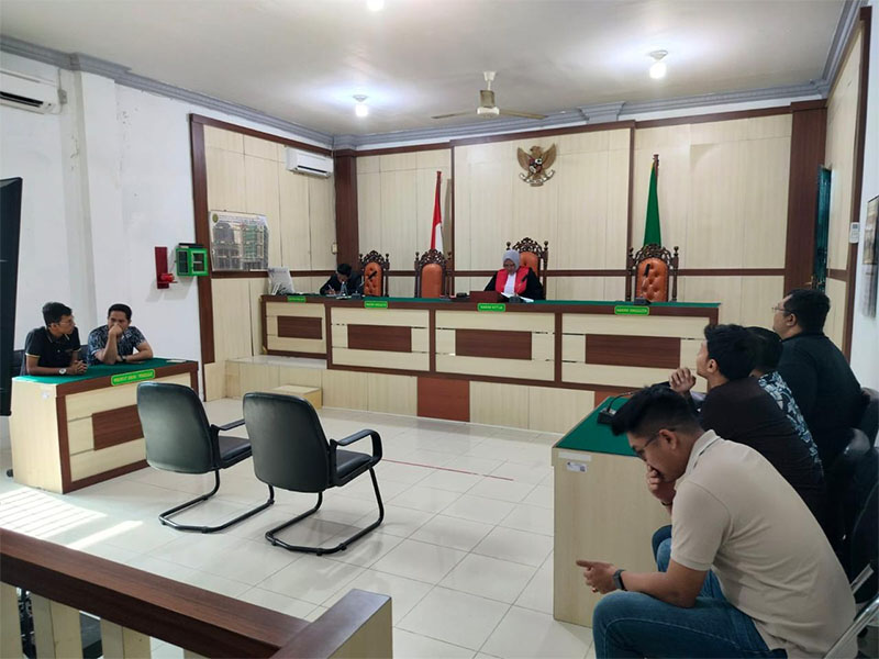 Sidang praperadilan tersangka Kaharuddin sebagai penggugat, dihadiri tergugat pihak Kejari Siak, dengan hakim tunggal Mega Mahardika di Pengadilan Negeri Siak, Jumat (14/6/2024).