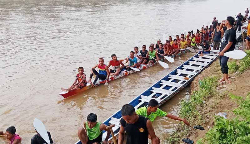 Jalur Singa Kuantan bersiap latihan di arena Tepian Gudang Pulau Gobah, Desa Sungai Pinang, Kecamatan Hulu Kuantan, Jumat (14/6/2024).