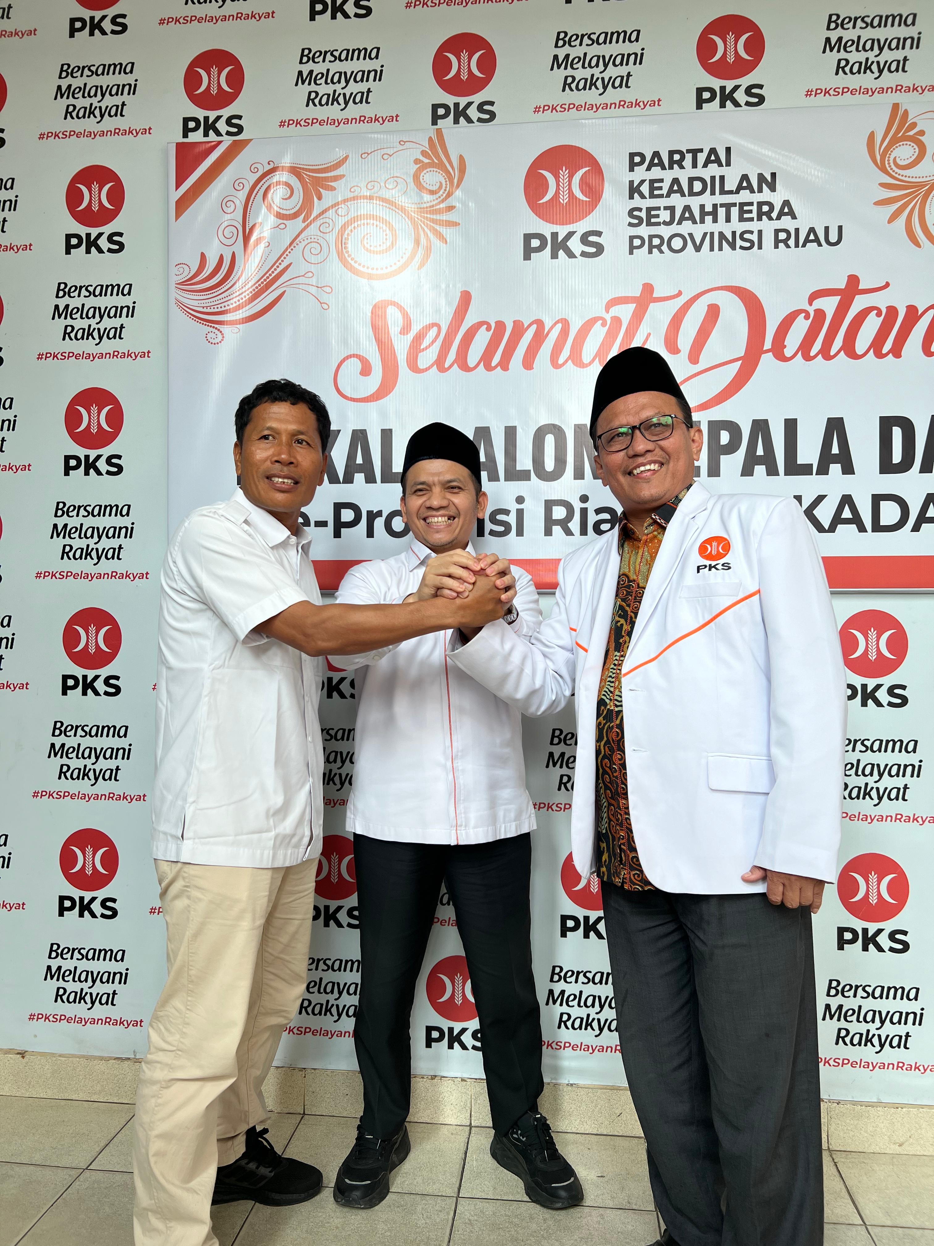 Pasangan Balonbup H Khairul Umam dan Balon Cawabap Indra Gunawan Eet bersilaturahmi ke DPW PKS Riau untuk menyatakan keaeriusannya maju dalam Pilkada Bengkalis 2024, Jumat (14/6/2024).