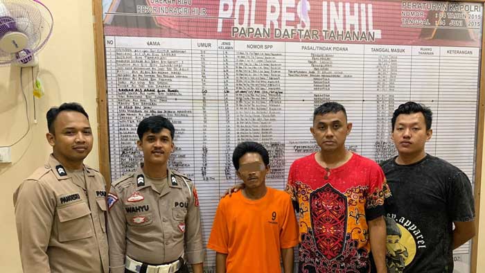 Petugas kepolisian mengamankan seorang pelaku tabrak lari, Ahad (16/6/2024)