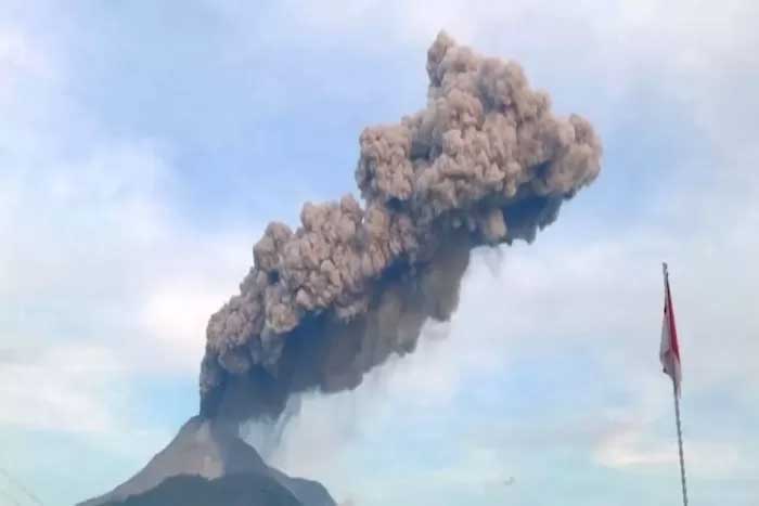 Badan Geologi Kementerian Energi dan Sumber Daya Mineral (ESDM) mencatat kejadian erupsi Gunung Lewotobi Laki-laki di Flores Timur, Nusa Tenggara Timur.