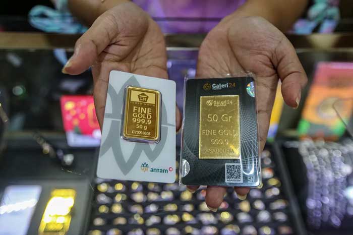 Harga emas Antam keluaran logam mulia PT Aneka Tambang Tbk tercatat turun tipis Rp 2.000 menjadi Rp 1.342.000 per gram hari ini, Selasa (18/6).