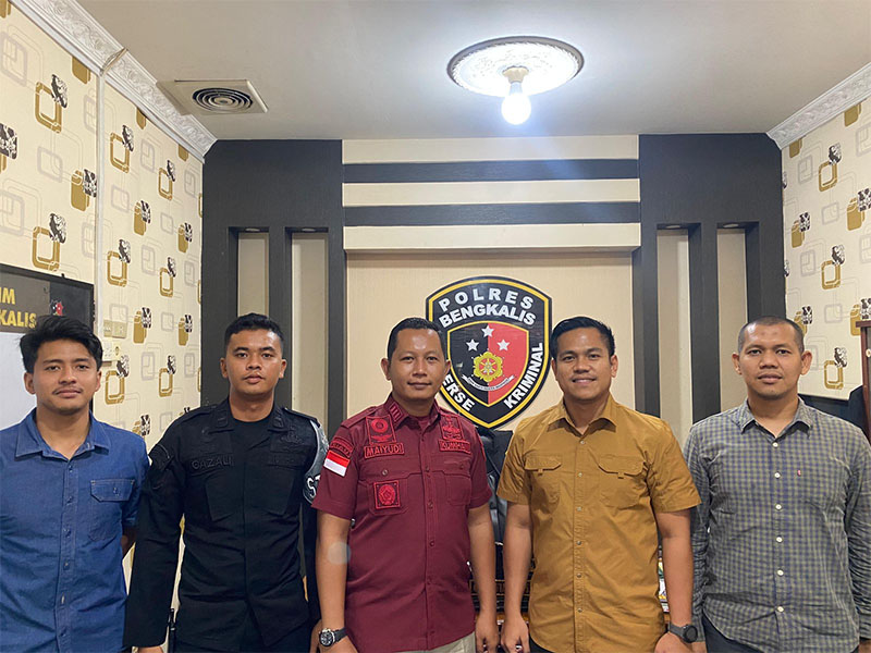 Kepala KPLP Lapas Bengkalis Mai Yudiansyah menggelar silaturahmi ke ruang Kasatreskrim Polres Bengkalis dalam rangka membangun sinergi keamanan di Lapas Bengkalis, Kamis (20/6/2024).
