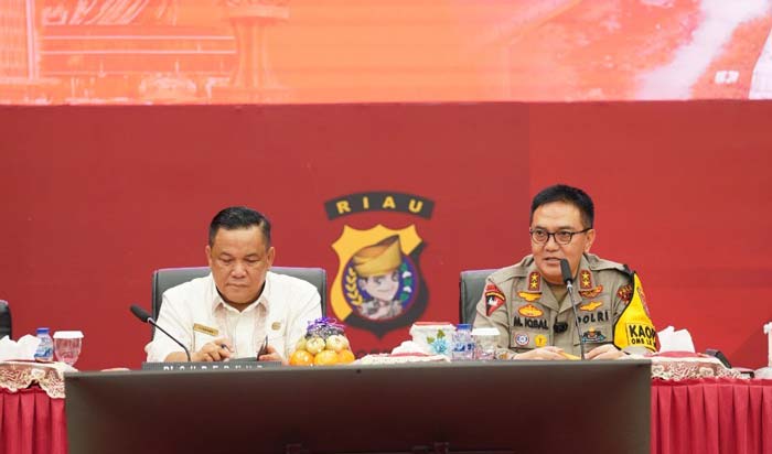 Kapolda Riau Irjen Pol Mohammad Iqbal bersama Pj Gubri SF Hariyanto saat memimpin rapat koordinasi (rakor) pematangan iven Riau Bhayangkara Run 2024.