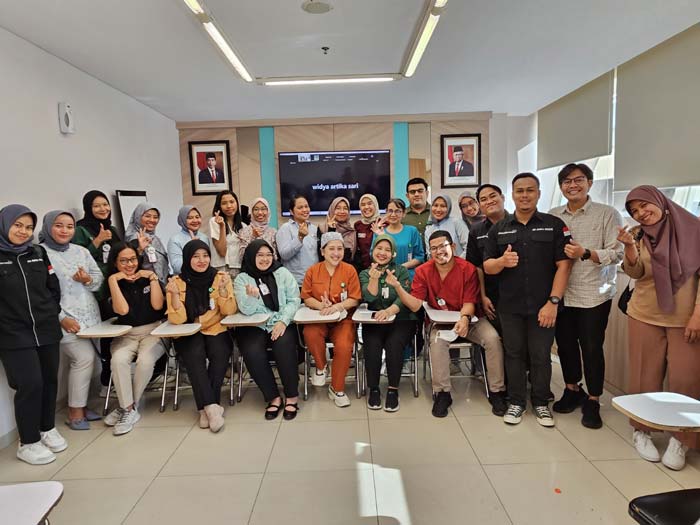Jajaran manajemen RS Awal Bros Pekanbaru mengikuti pelatihan Pelayan Respon Cepat, Jumat (21/6/2024).