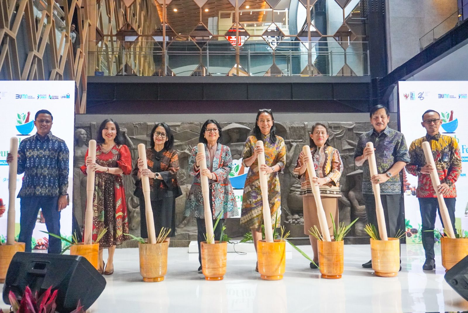 PNM memamerkan produk jamu nasabah pada Herb Euphoria Fest 2024 yang digelar Kementrian BUMN, di Sarinah, Jakarta, 20-23 Juni 2024.(PNM UNTUK RIAUPOS.CO)