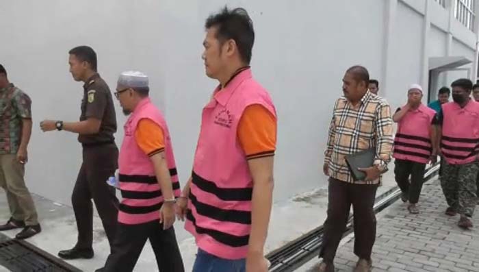 Dua tersangka dugaan korupsi Bandwidth di Diskominfo Dumai dilimpahkan ke pengadilan Tipikor di Pekanbaru, Selasa (25/6/2024).