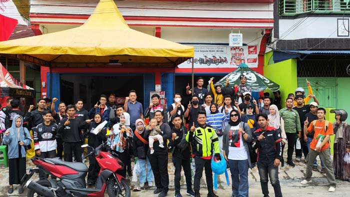 Bikers Honda berfoto bersama usai meramaikan kegiatan Bakar Tongkang di Bagansiapiapi, akhir pekan lalu.
