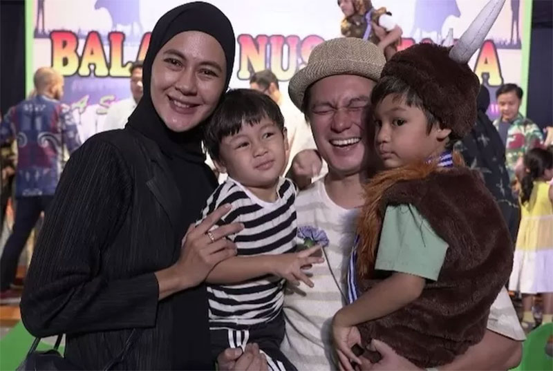 Baim Wong memiliki cara untuk membungkam netizen yang menyebut rumah tangganya sedang bermasalah.