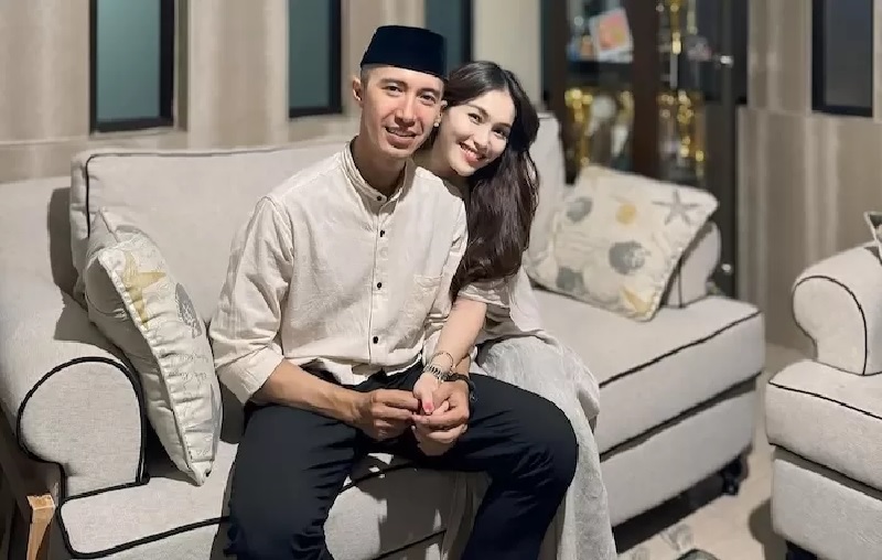 Hubungan penyanyi dangdut Ayu Ting Ting dengan anggota TNI AD, Muhammad Fardhana dikabarkan sudah berakhir.
