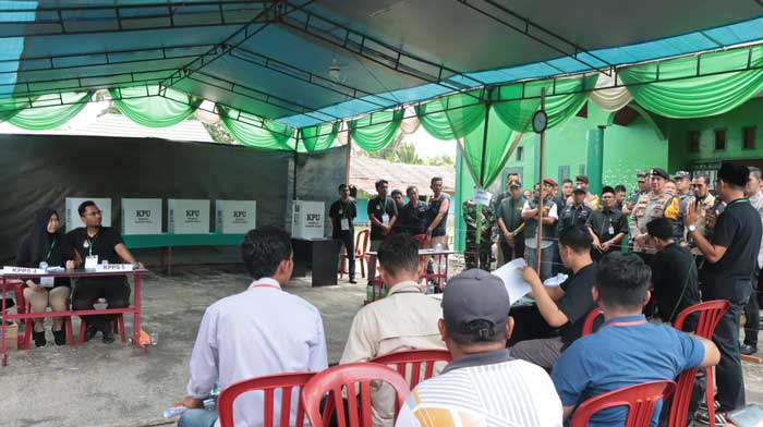 Kapolda Riau Irjen Pol Mohammad Iqbal saat meninjau langsung pelaksanaan Pemungutan Suara Ulang (PSU) di Kabupaten Kepulauan Meranti, Sabtu (29/6/2024).