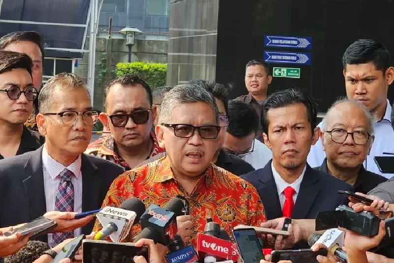 Sekjen PDI Perjuangan Hasto Kristiyanto usai menjalani pemeriksaan di Gedung Merah Putih KPK, Jakarta, Senin (10/6/2024).