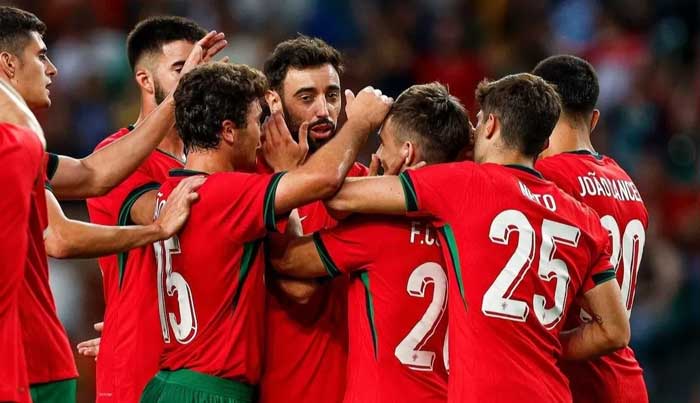 MERAH: Selebrasi para penggawa Portugal usai Bruno Fernandes cetak gol keduanya dalam laga kontra Finlandia.