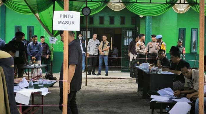 Tim Bawaslu Riau melakukan pengawasan pada proses Pemungutan Suara Ulang (PSU) di Meranti, baru-baru ini.