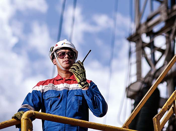 Perwira PT Pertamina Hulu Rokan (PHR) melaksanakan aktivitas pekerjaan guna mendukung ketahanan dan kemandirian energi nasional dari Blok Rokan, baru-baru ini.