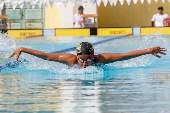 Salah seorang perenang beraksi dalam lomba Pekan Olahraga Pelajar Daerah Riau XVI/2024 di Aquatic Sport Center Rumbai, Pekanbaru, Selasa (2/7/2024).