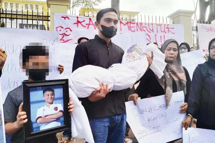 Keluarga Afif Maulanan bersama Jaringan Pembela HAM Sumbar datangi Polda Sumbar untuk meminta keadilan, beberapa waktu lalu.